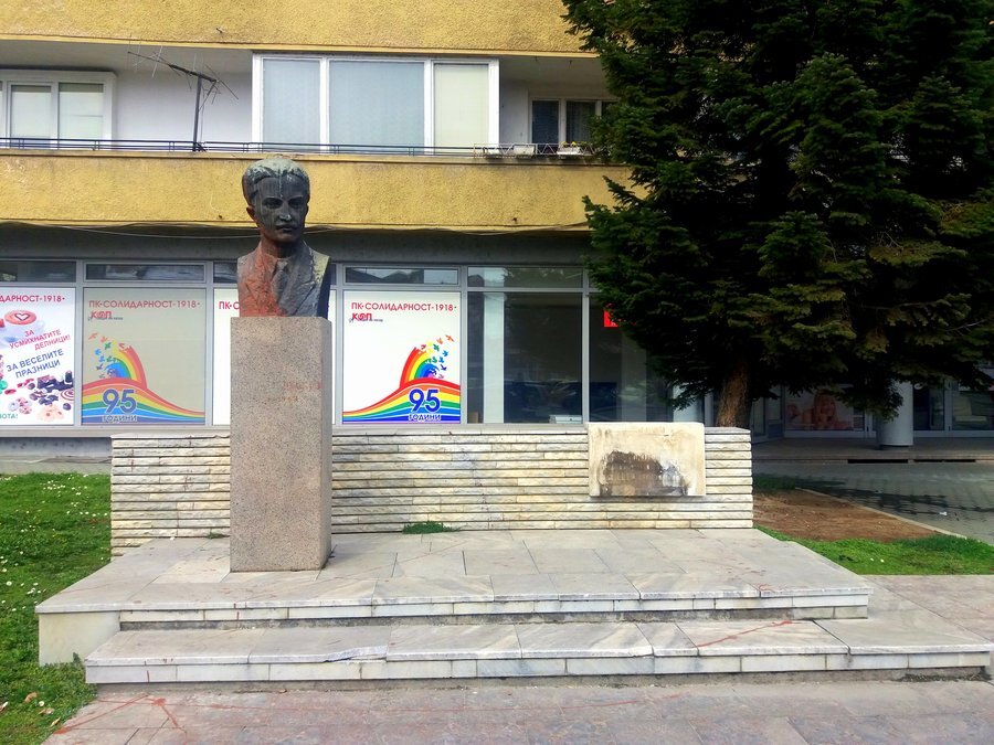 Паметник на Минчо Михайлов - Севлиево