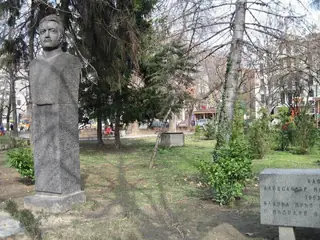 Паметник на капитан Александър Бураго - Пловдив — Пловдив