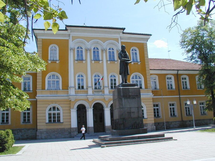 Националната Априловска гимназия - Габрово