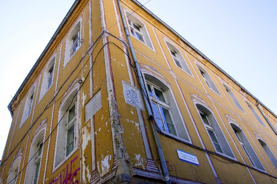 "Жълтото училище" - Пловдив