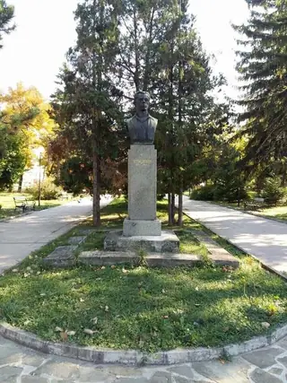 Паметник на Петър Иванов Неделчев - Попово — Попово
