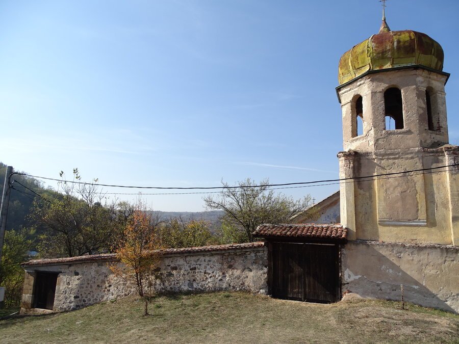Църква "Свети Николай Мирликийски" - с.Голема Раковица