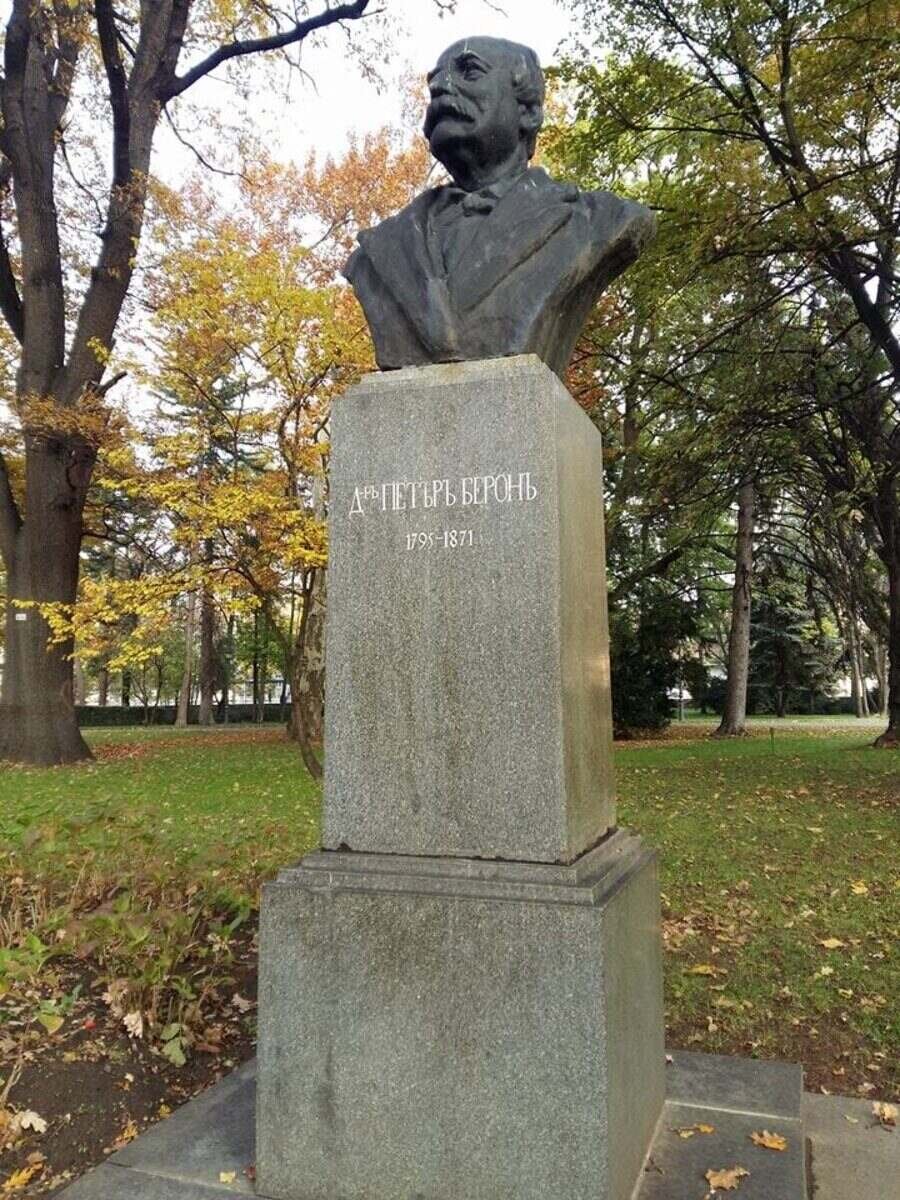 Бюст-паметник на Петър Берон - София