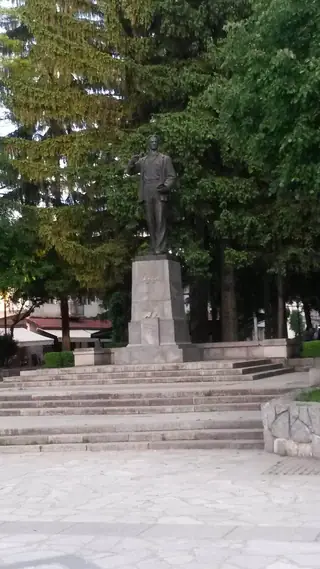 Паметник на Никола Вапцаров - Банско — Банско
