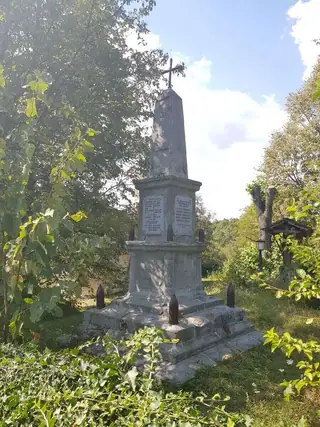 Паметник на загиналите през войните – с. Боженците — Боженците