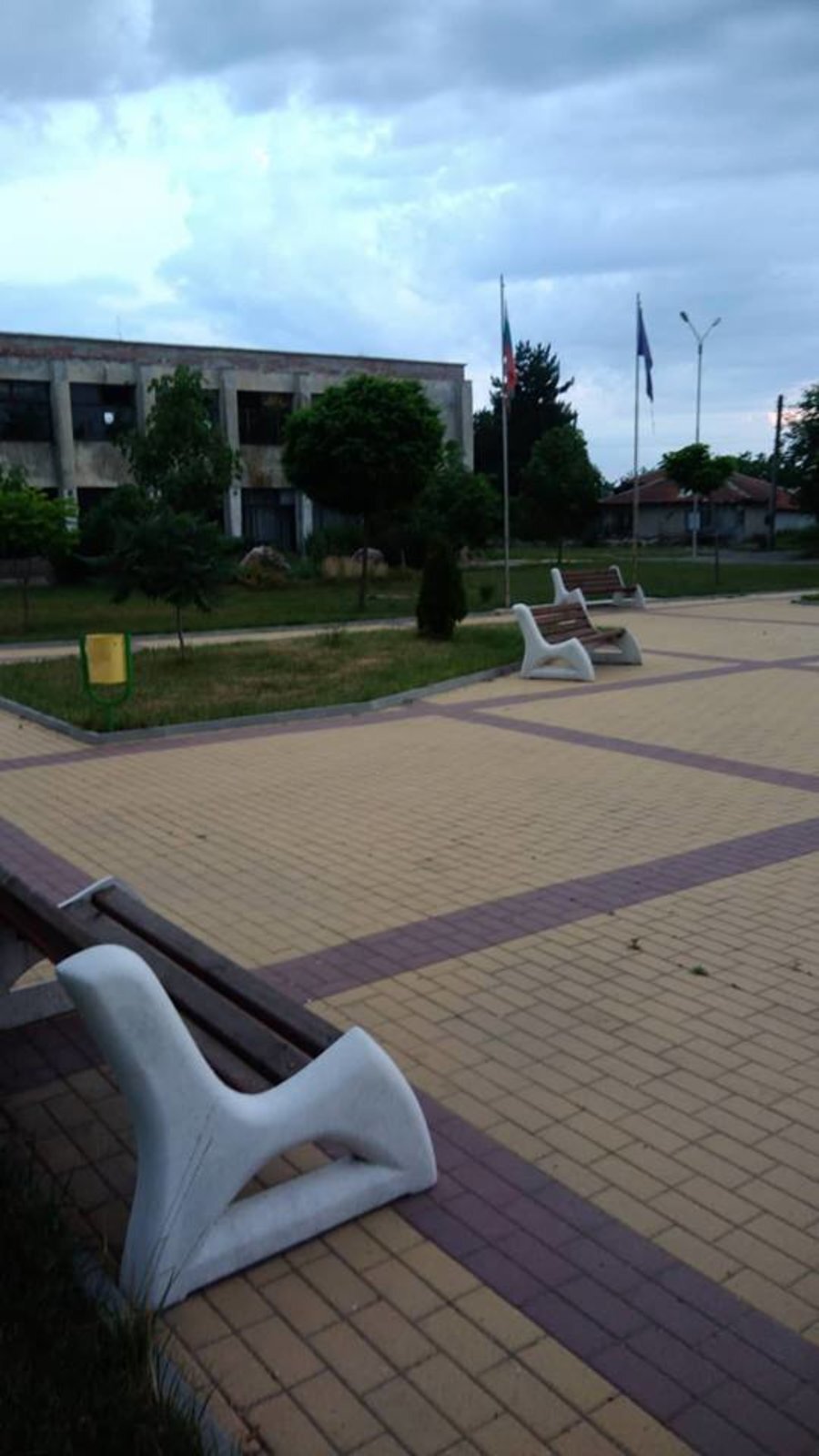 Централен площад - с.Млекарево