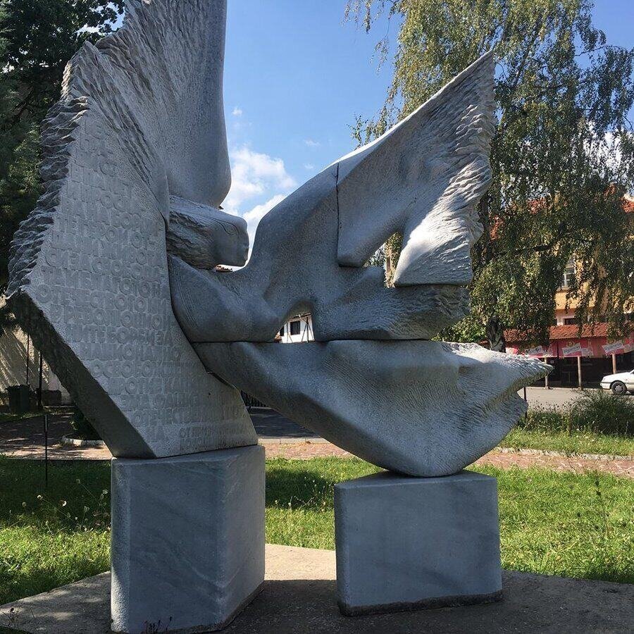 Паметник в чест на загиналите във войните - с. Голяма Желязна