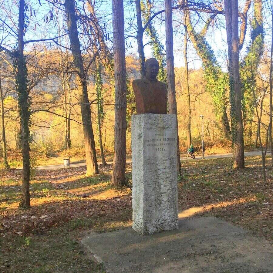 Паметник на инж. Никола Василев - Ловеч