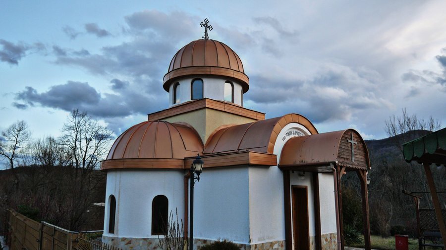 Храм "Успение Богородично" - Осиковска Лакавица