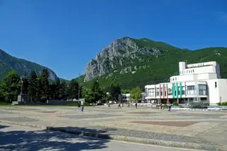 Драматично - куклен театър - Враца — Враца