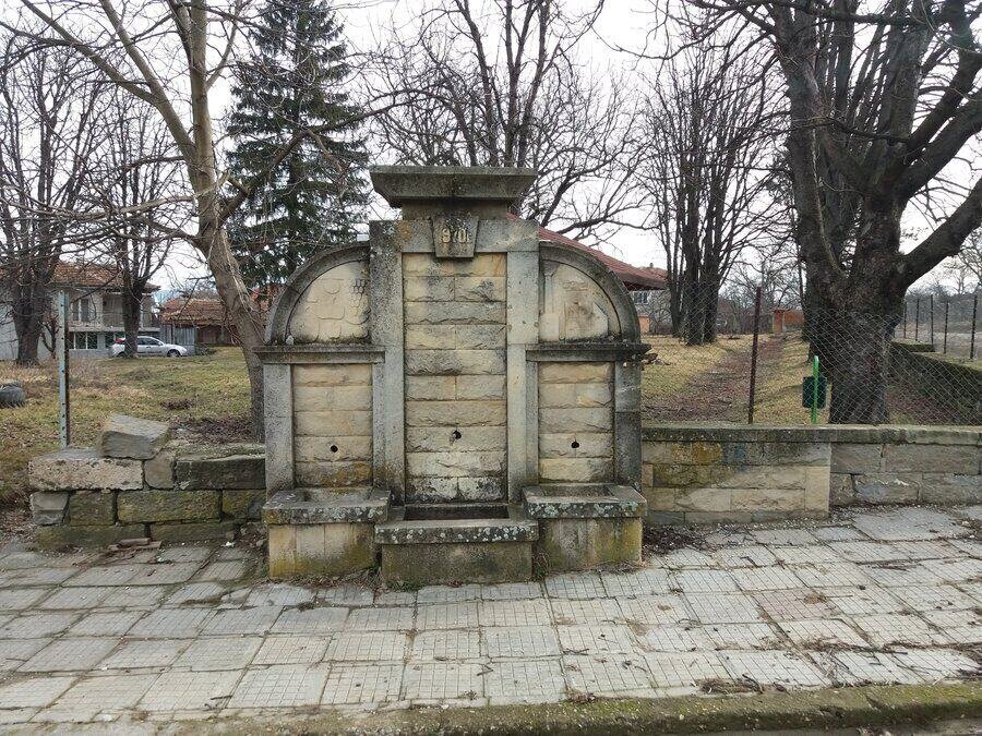 Старата каменна чешма – с. Ряховците