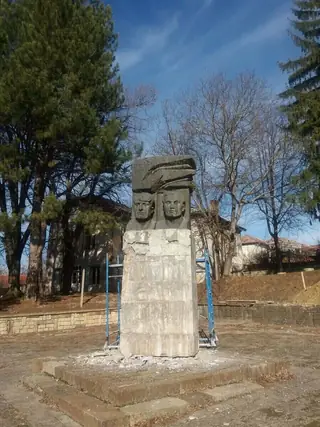 Паметник на Йото Генев и Минчо Андреев - с. Младен — Младен