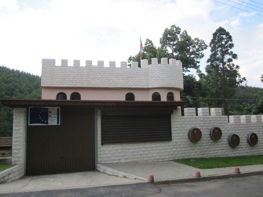 Бутикова изба "Ръсин" - Момин проход