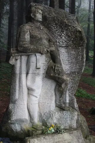 Паметник на загиналите партизани - Бузлуджа — Крън