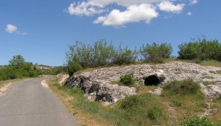 Скална гробница - Морянци