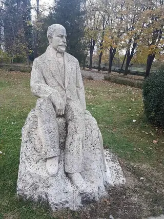 Паметник на д-р Дамян Иванов- Вършец — Вършец