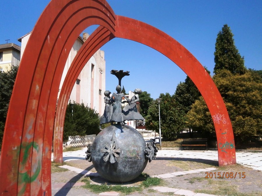 Пластика "Знаме на мира" - Варна