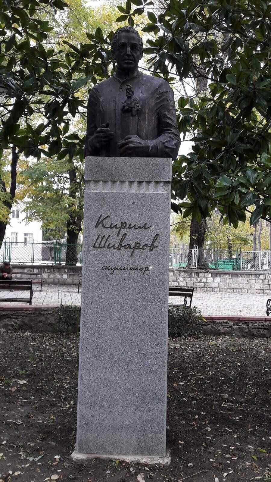 Паметник на Кирил Шиваров - Варна