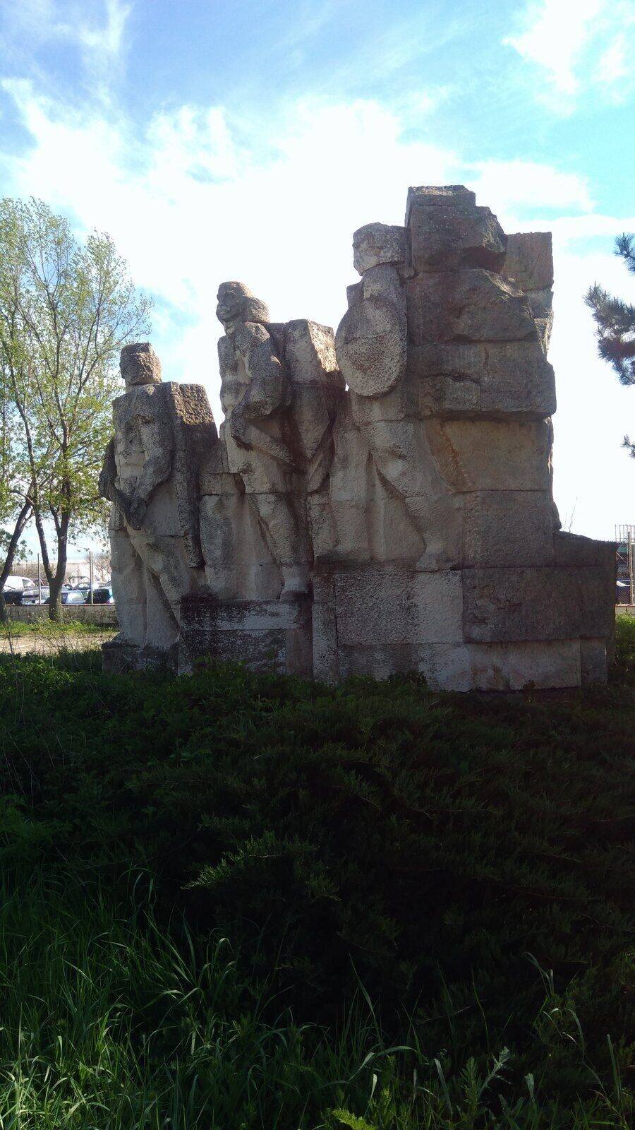 Монумент "Тримата братя" - Айтос