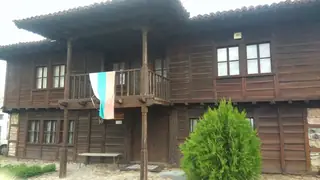 Светско училище - Брезово — Брезово