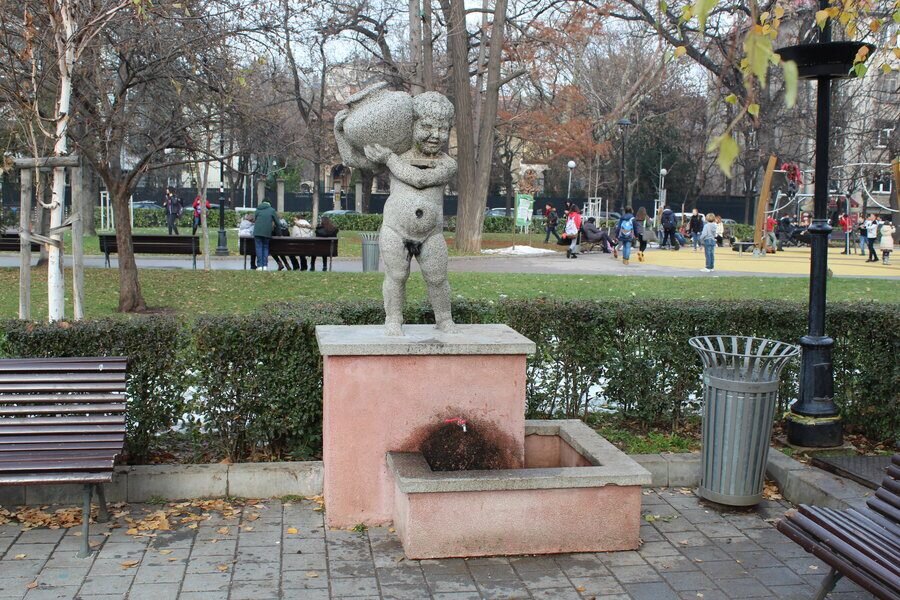 Чешмата "Момченце със стомна" - София