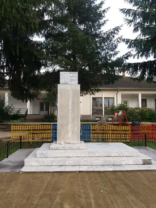 Паметник в чест на загиналите в Априлско въстание - с.Агатово — Агатово