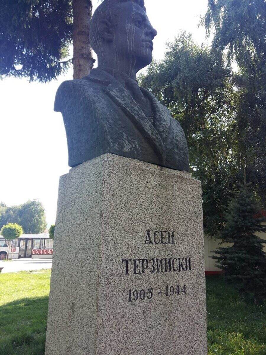 Паметник на Асен Терзийски - Самоков