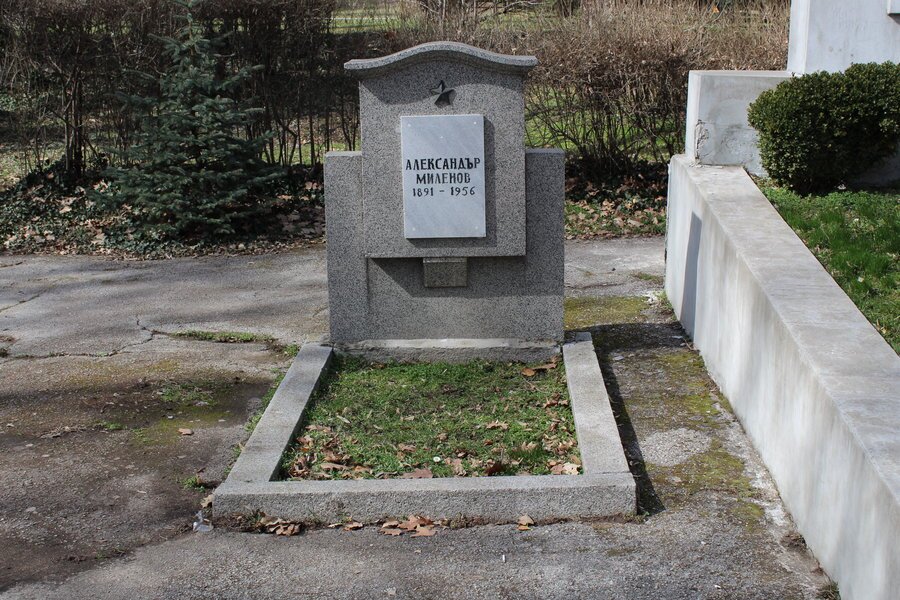Гробът на Александър Миленов - Перник