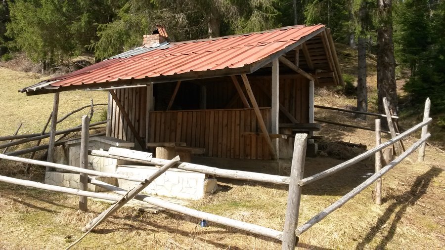 Място за отдих и местност "Тошков гроб"