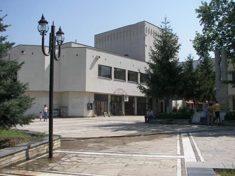 Картинна галерия в читалище "Нов живот" - Момчилград