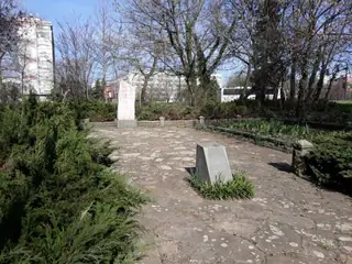 Братска могила - Бургас — Бургас