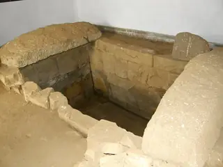 Тракийска гробница в могила Светицата - Крън — Крън
