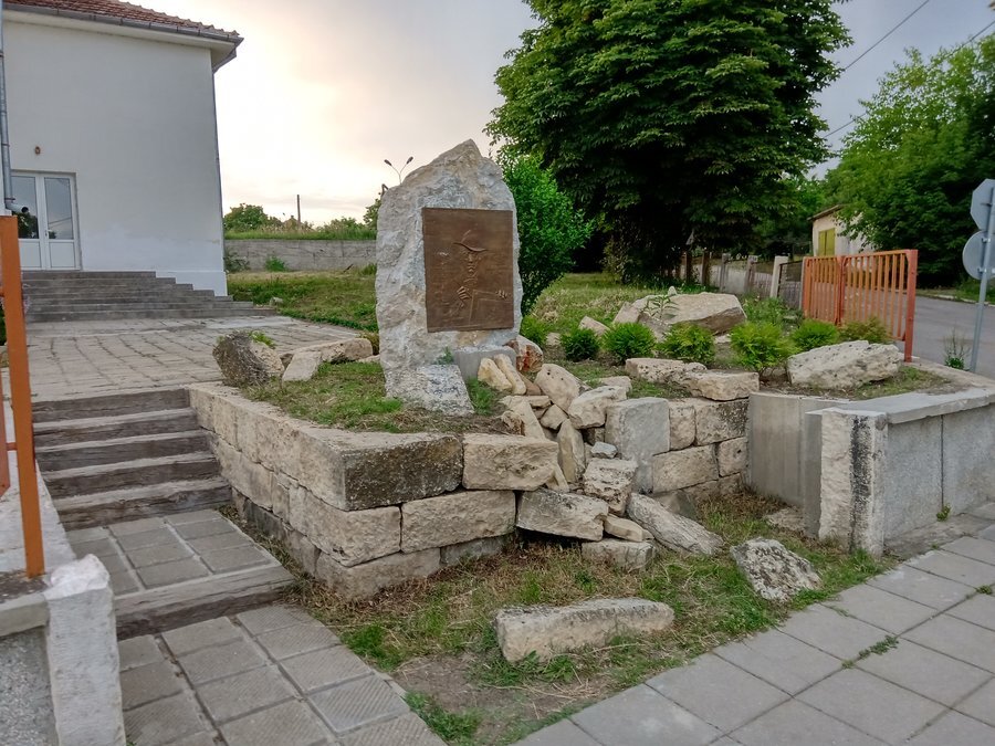 Паметник на Йордан Гешев - Кула