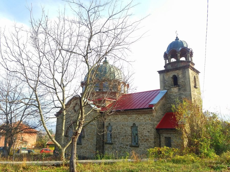 Църка "Св. Равноапостоли Константин и Елена" - с. Ловнидол