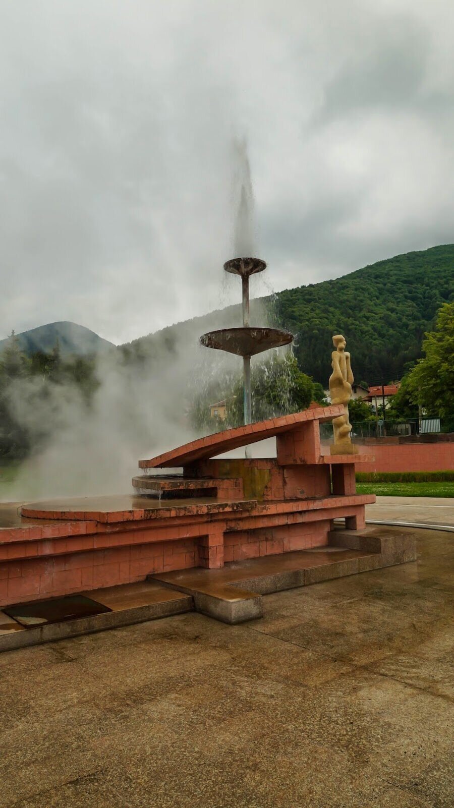Гейзерът в Сапарева баня