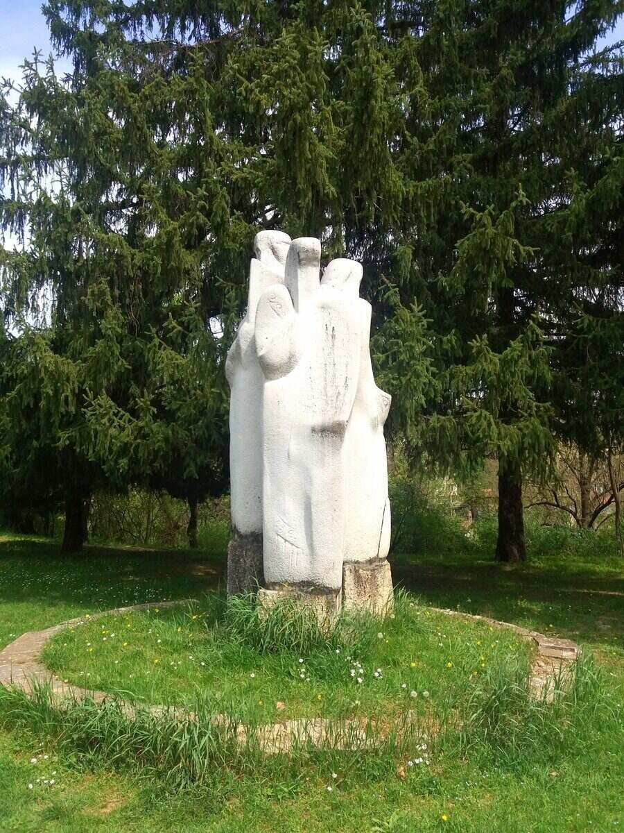Паметник в почит към Св.Климент Охридски – Велико Търново