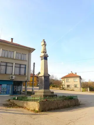 Паметник в почит към загиналите във войните - с. Ловнидол — Ловнидол