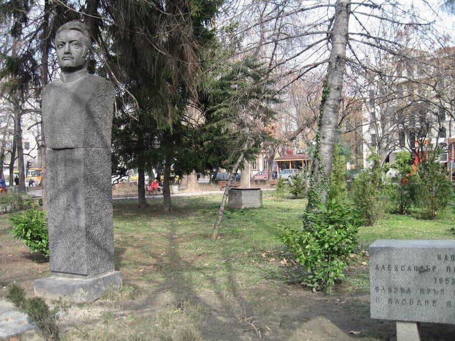 Паметник на капитан Александър Бураго - Пловдив