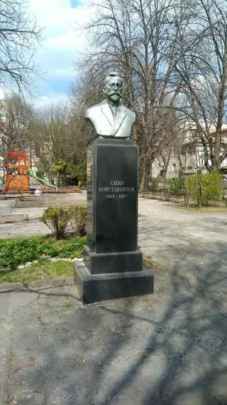 Бюст-паметник на Алеко Константинов - Провадия — Провадия