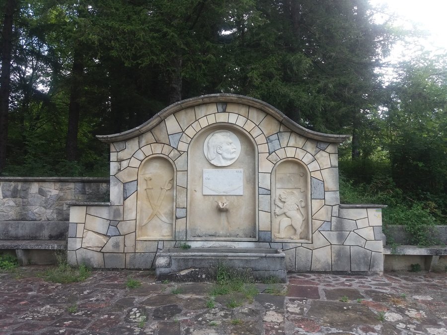 Чешма-паметник на Кольо Тодоров Матеев - Априлци