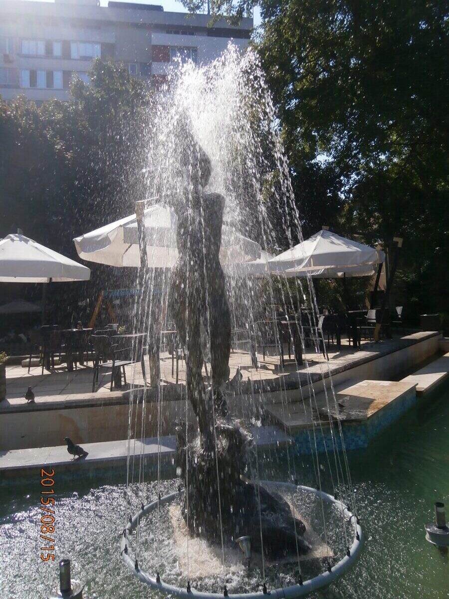 Фонтан "Къпеща се" - Варна