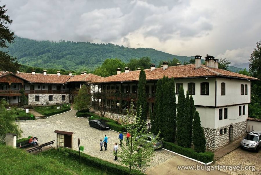 Клисурски манастир "Св. св. Кирил и Методий" – Вършец