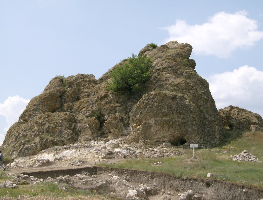 Скално образувание "Червената скала" - Живково