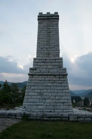 Войнишки паметник - Чепеларе — Чепеларе