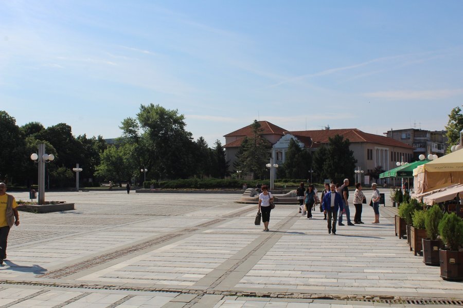 Площад "Свобода" - Лом