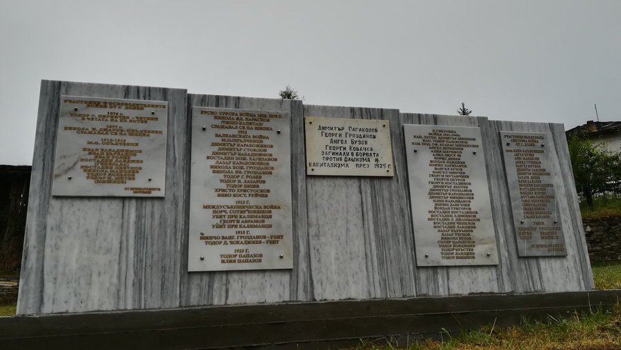 Паметник на участниците в освободителните войни - с.Долен