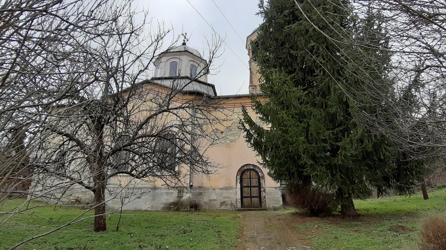 Църква "Света Троица" - село Обнова