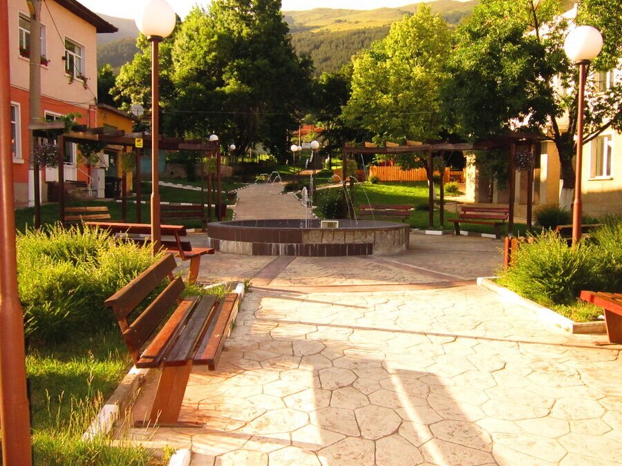 Площад "Съединение" - с.Антон