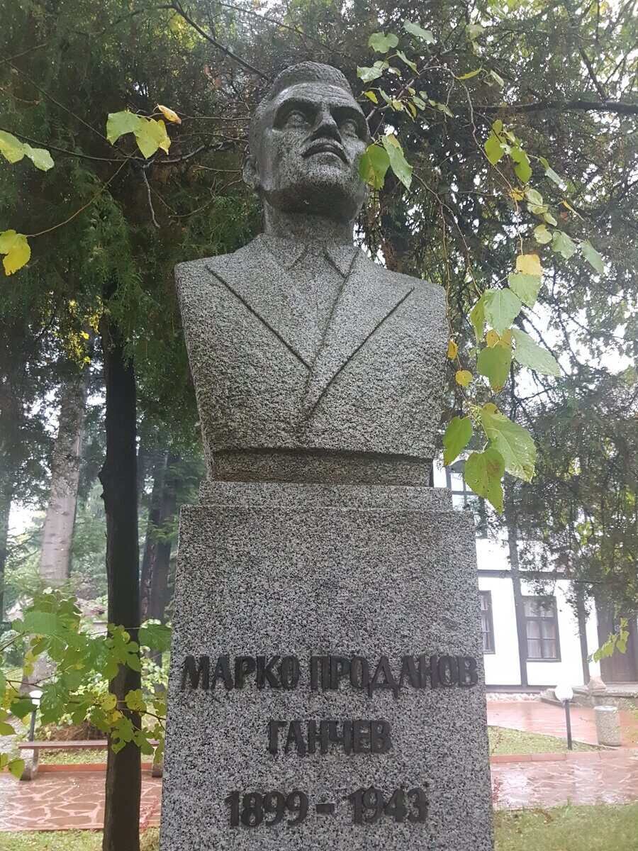 Паметник на Марко Проданов Ганчев