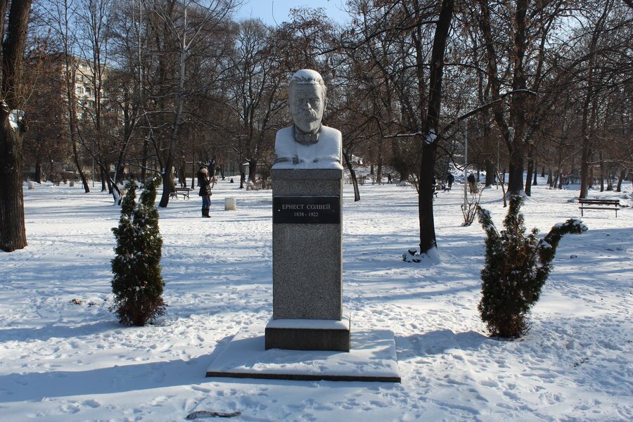 Паметник на Ернест Солвей - София